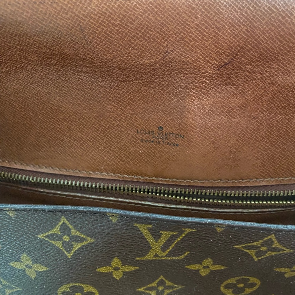 Stunning Authentic LV with turquoise buckle and braiding detail - Picture 7 of 9